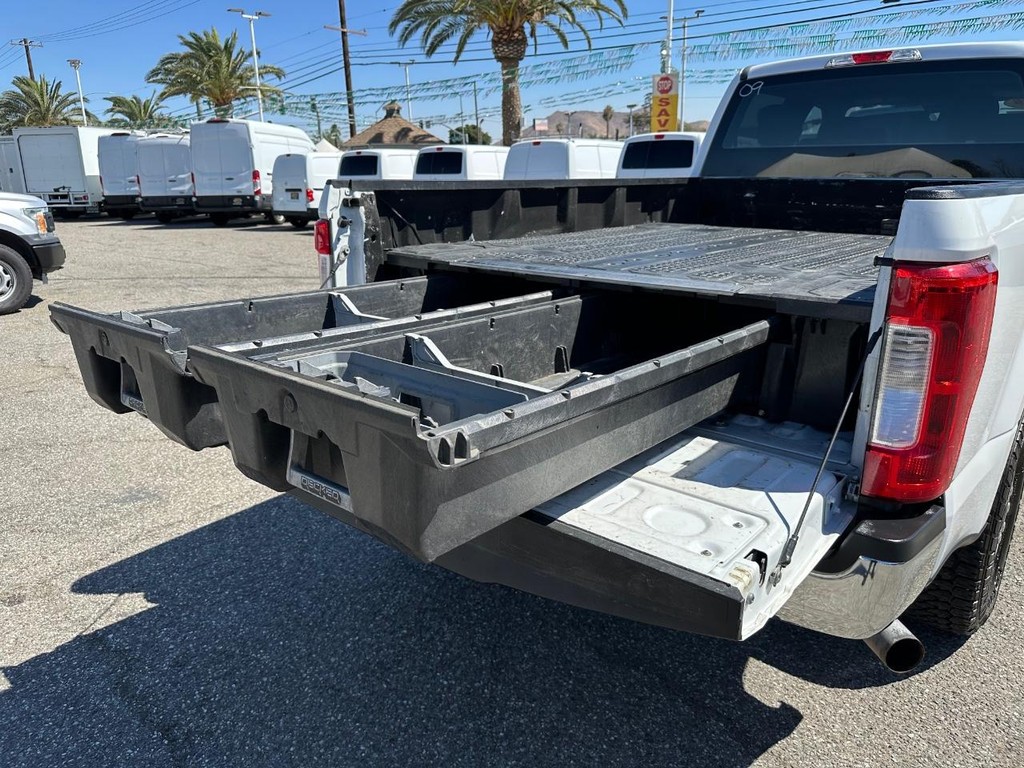 Ford F-350 Vehicle Full-screen Gallery Image 47