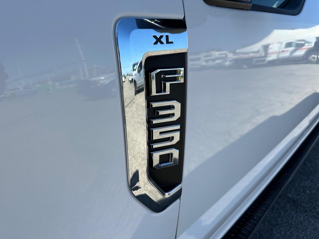 Ford F-350 Vehicle Full-screen Gallery Image 50