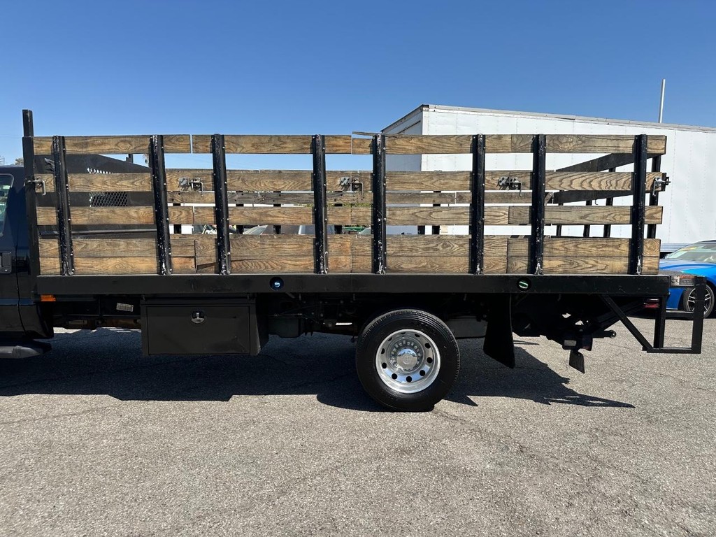 Ford F-550 Vehicle Full-screen Gallery Image 16