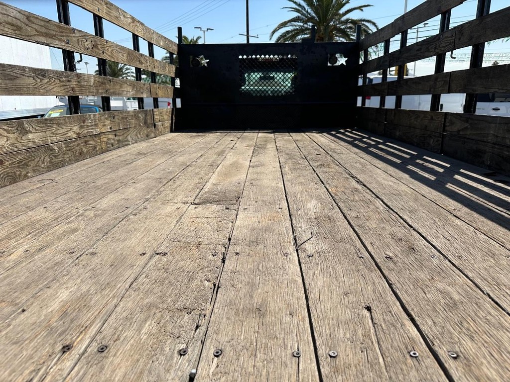 Ford F-550 Vehicle Full-screen Gallery Image 17