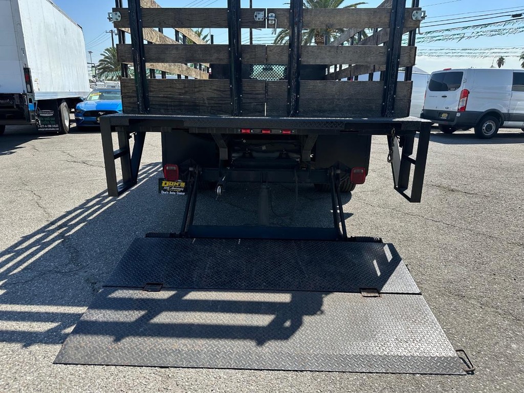 Ford F-550 Vehicle Full-screen Gallery Image 19