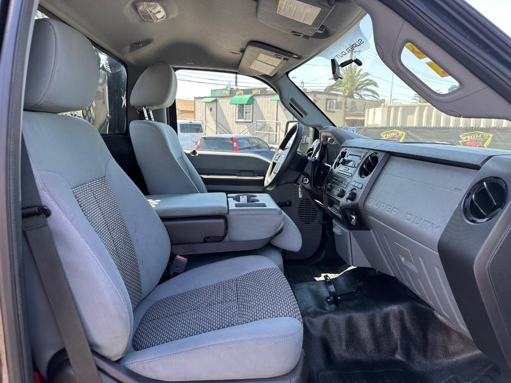 Ford F-550 Vehicle Full-screen Gallery Image 29