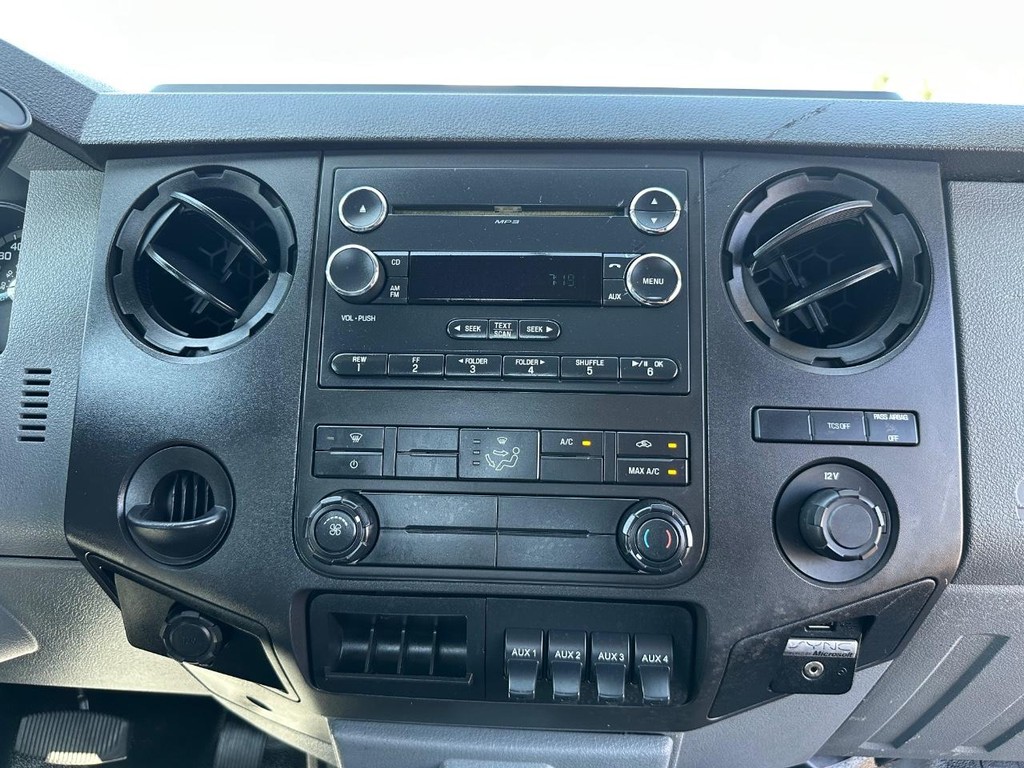 Ford F-550 Vehicle Full-screen Gallery Image 32