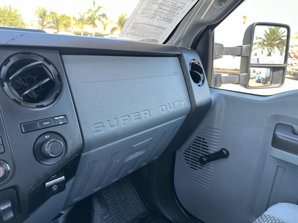 Ford F-550 Vehicle Full-screen Gallery Image 33