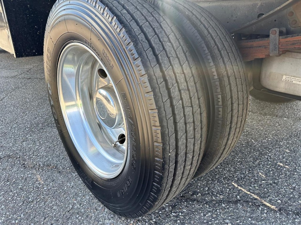 Ford F-550 Vehicle Full-screen Gallery Image 37