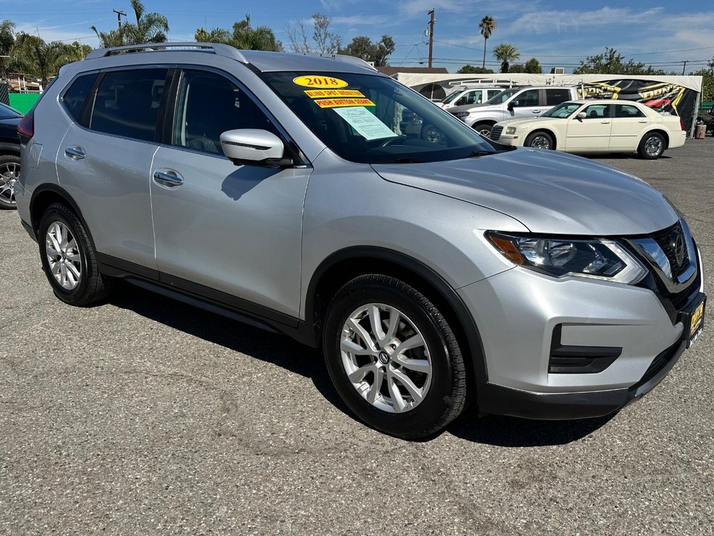 2018 Nissan Rogue SV photo 2