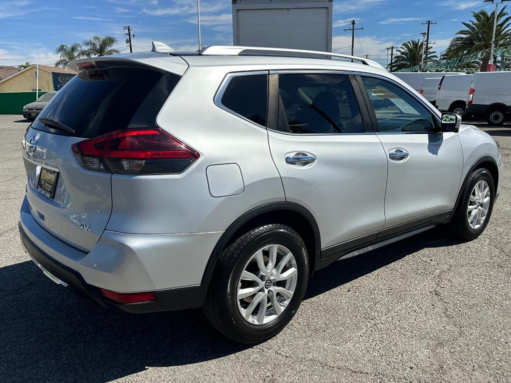 2018 Nissan Rogue SV photo 4