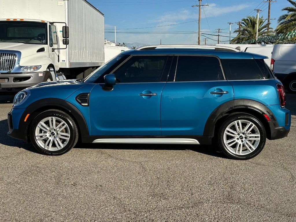 MINI Countryman Vehicle Full-screen Gallery Image 11