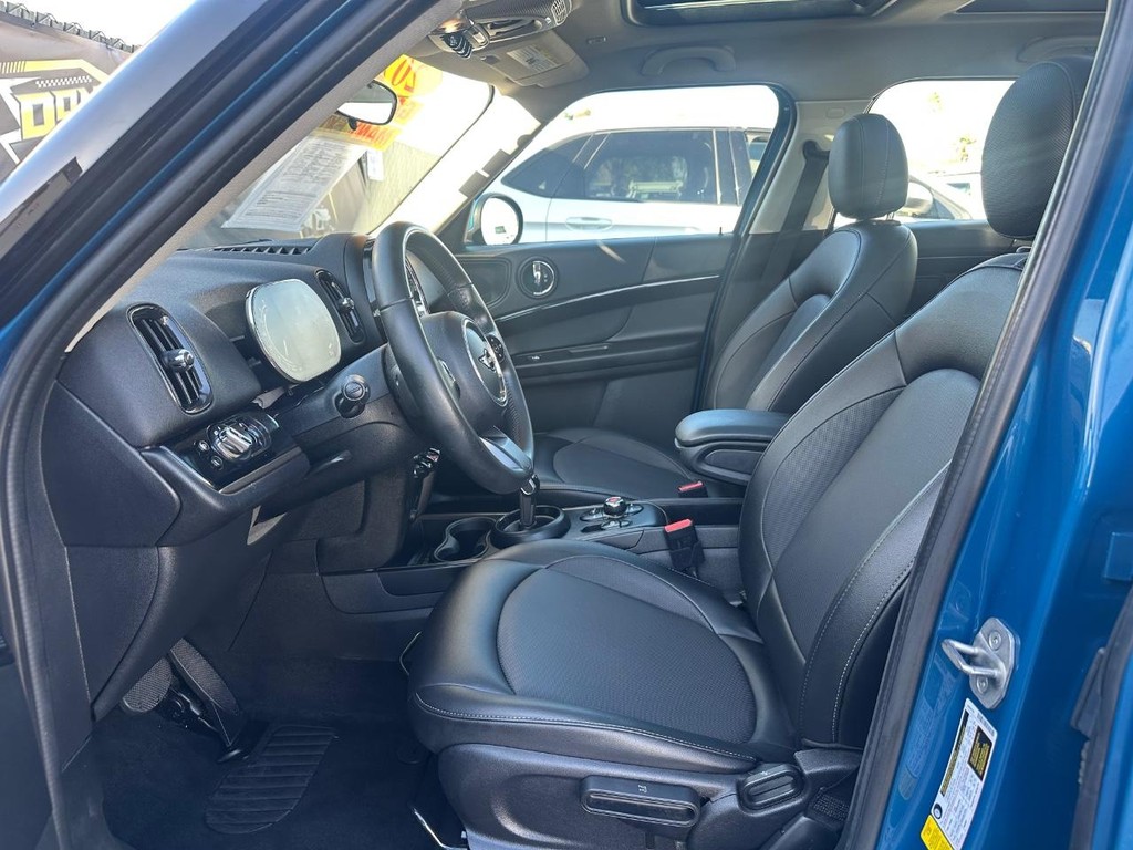 MINI Countryman Vehicle Full-screen Gallery Image 17