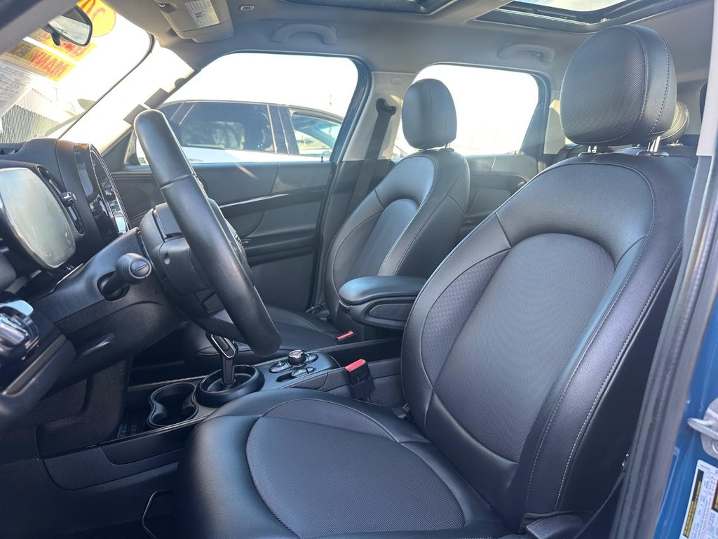 MINI Countryman Vehicle Full-screen Gallery Image 18