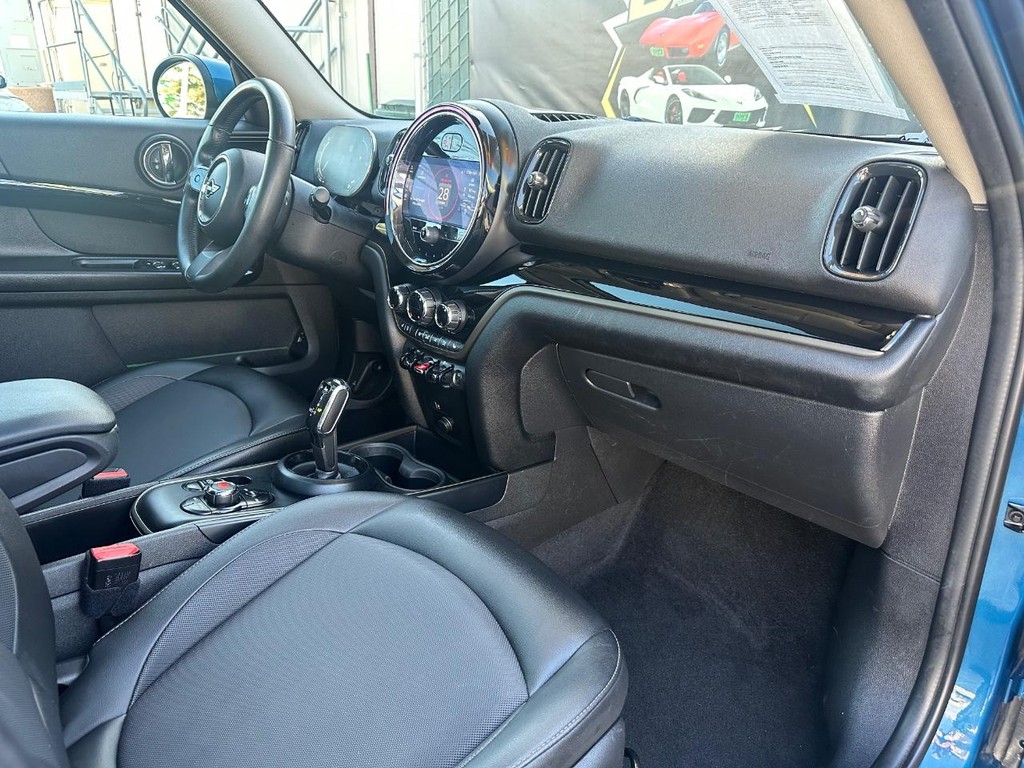 MINI Countryman Vehicle Full-screen Gallery Image 20