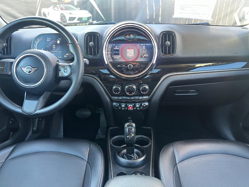 MINI Countryman Vehicle Full-screen Gallery Image 25