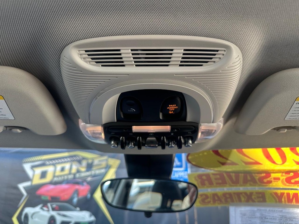 MINI Countryman Vehicle Full-screen Gallery Image 28