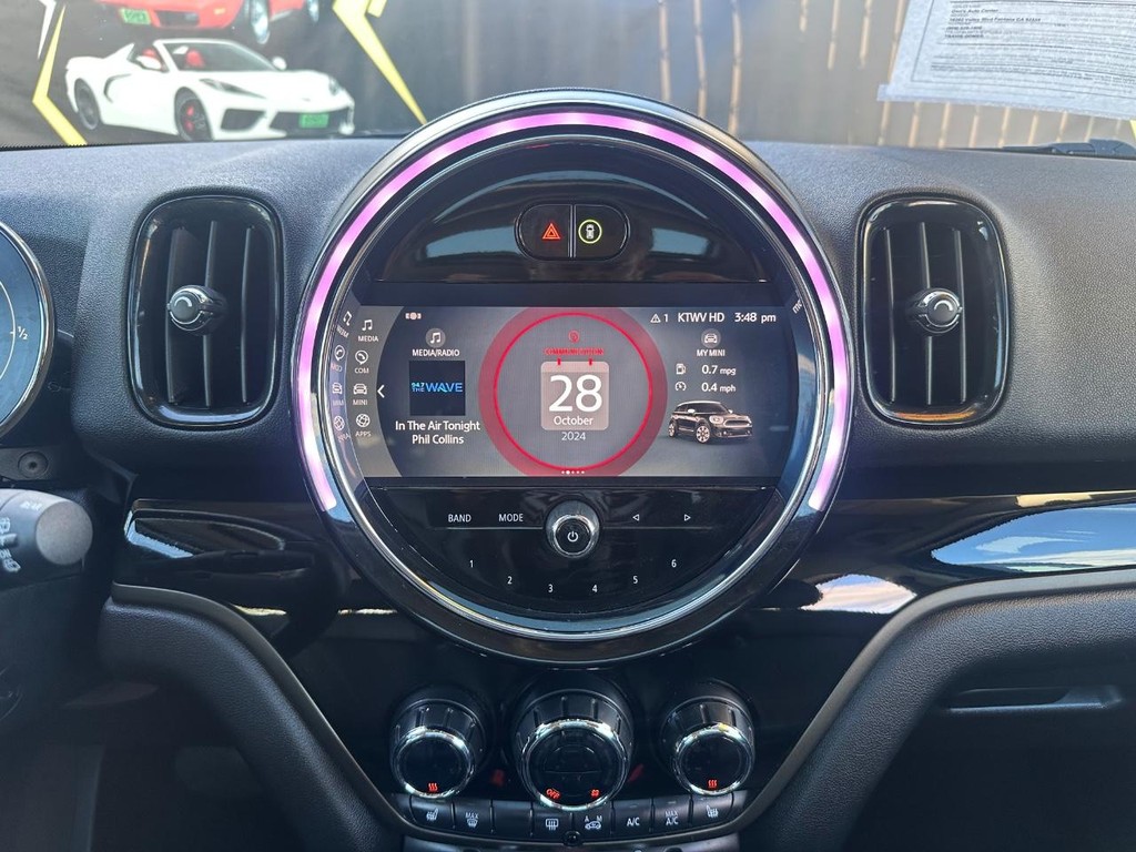 MINI Countryman Vehicle Full-screen Gallery Image 29