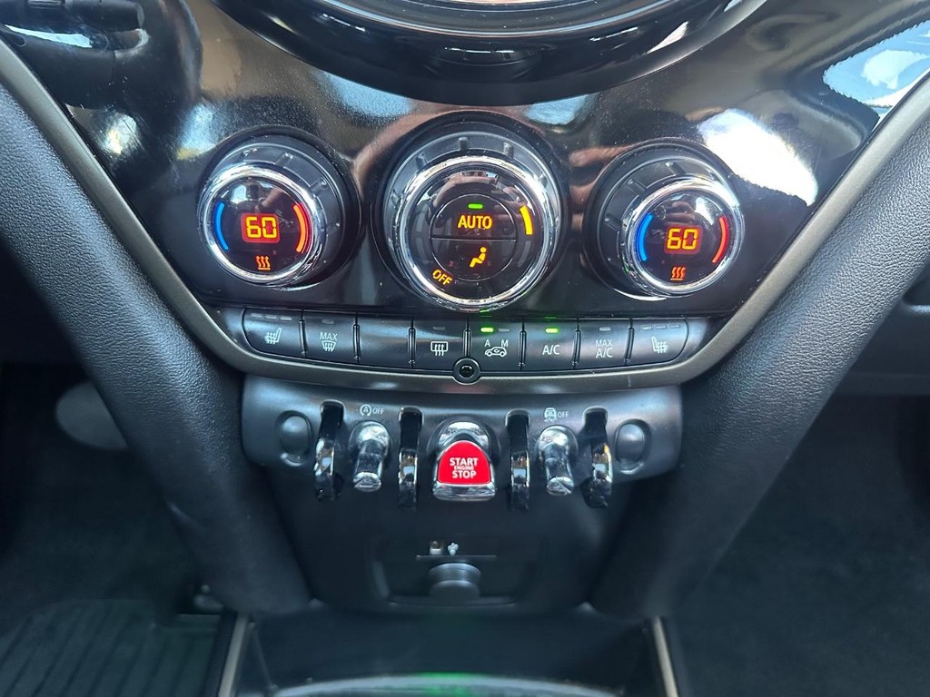 MINI Countryman Vehicle Full-screen Gallery Image 30