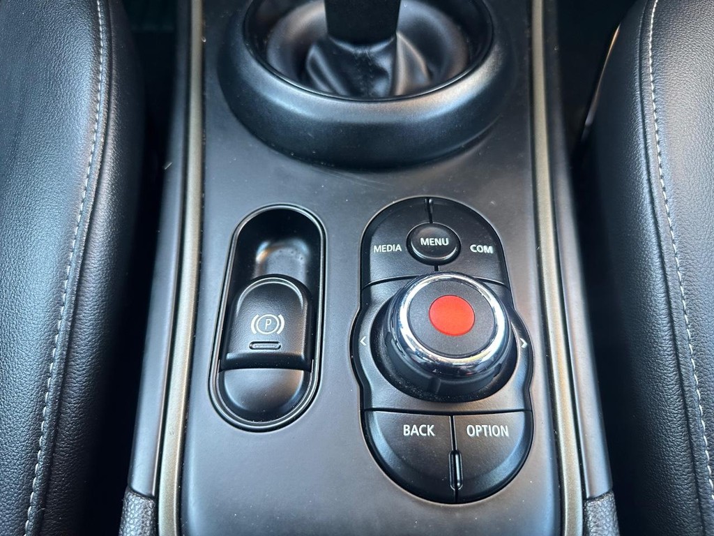 MINI Countryman Vehicle Full-screen Gallery Image 31