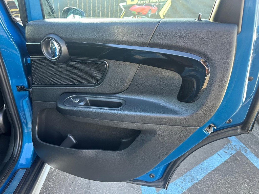 MINI Countryman Vehicle Full-screen Gallery Image 32