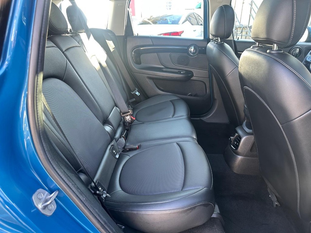 MINI Countryman Vehicle Full-screen Gallery Image 33