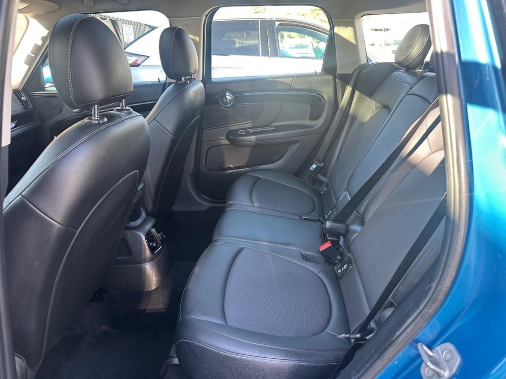 MINI Countryman Vehicle Full-screen Gallery Image 35