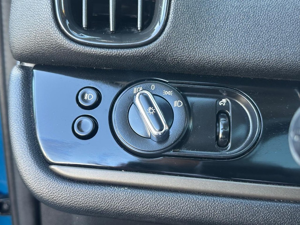 MINI Countryman Vehicle Full-screen Gallery Image 37