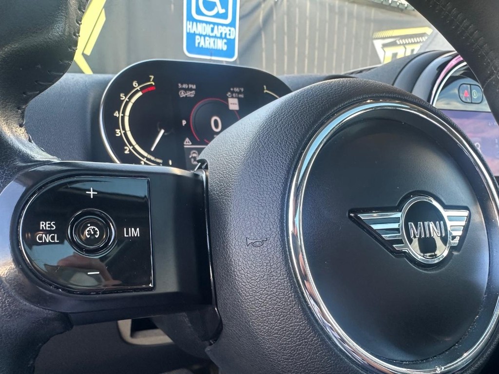 MINI Countryman Vehicle Full-screen Gallery Image 38