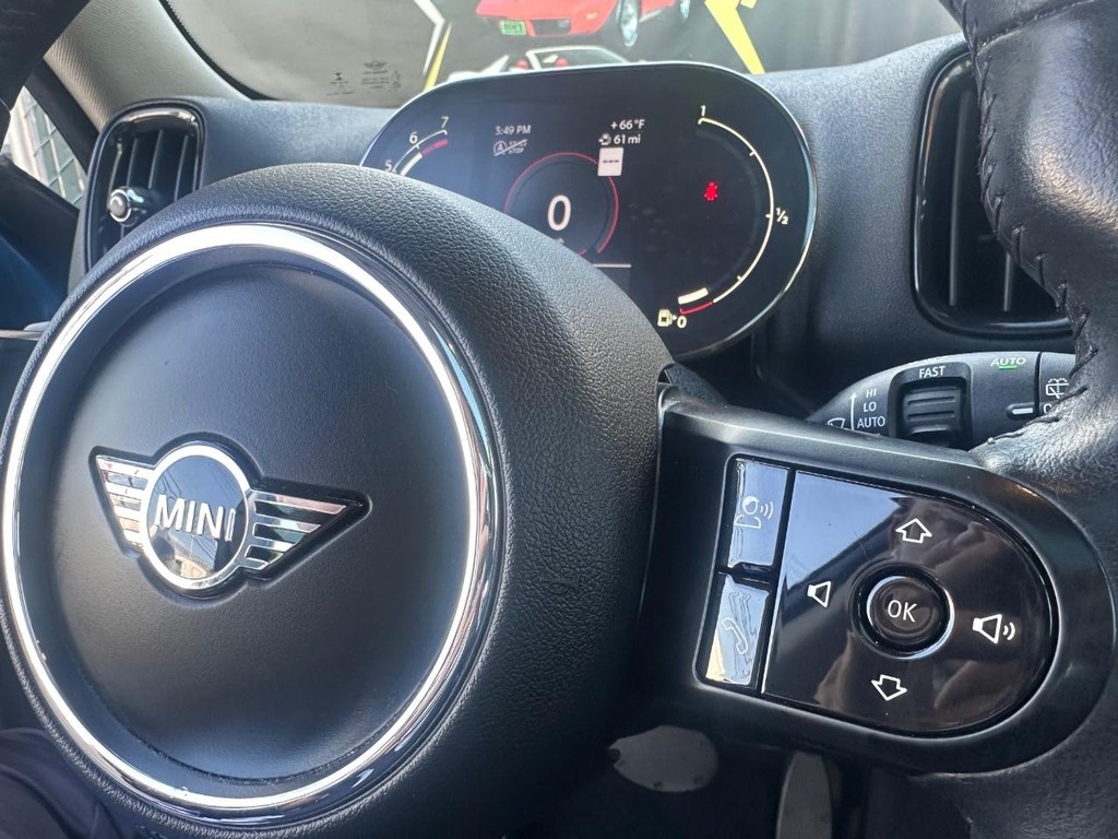 MINI Countryman Vehicle Full-screen Gallery Image 39