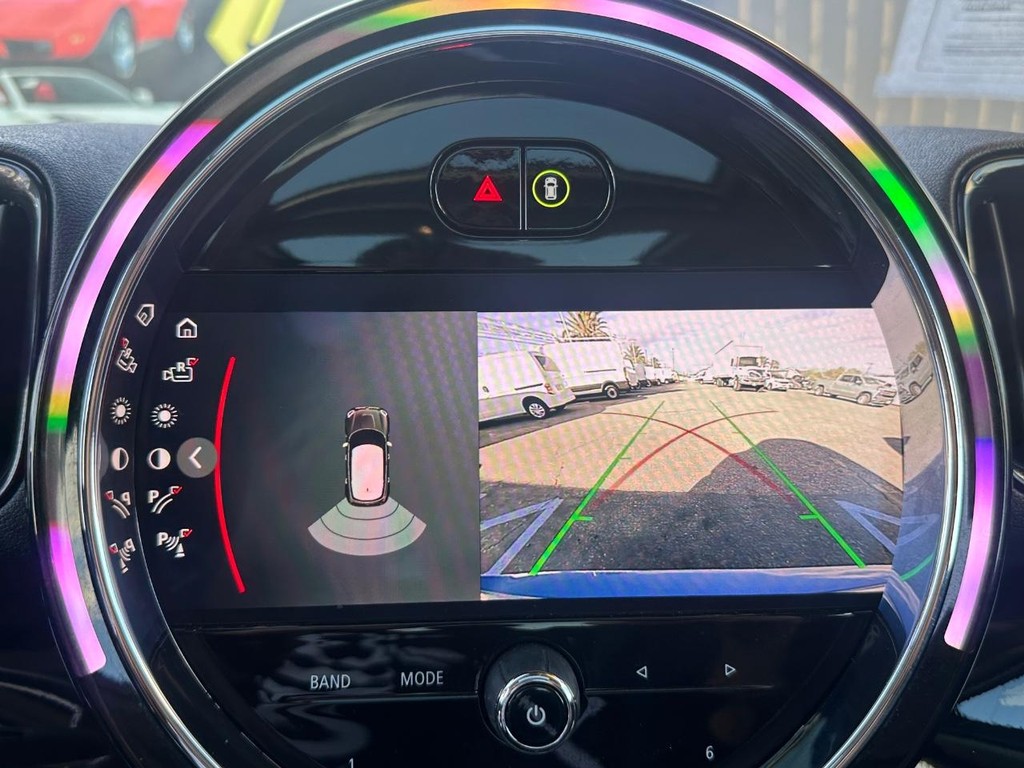 MINI Countryman Vehicle Full-screen Gallery Image 40