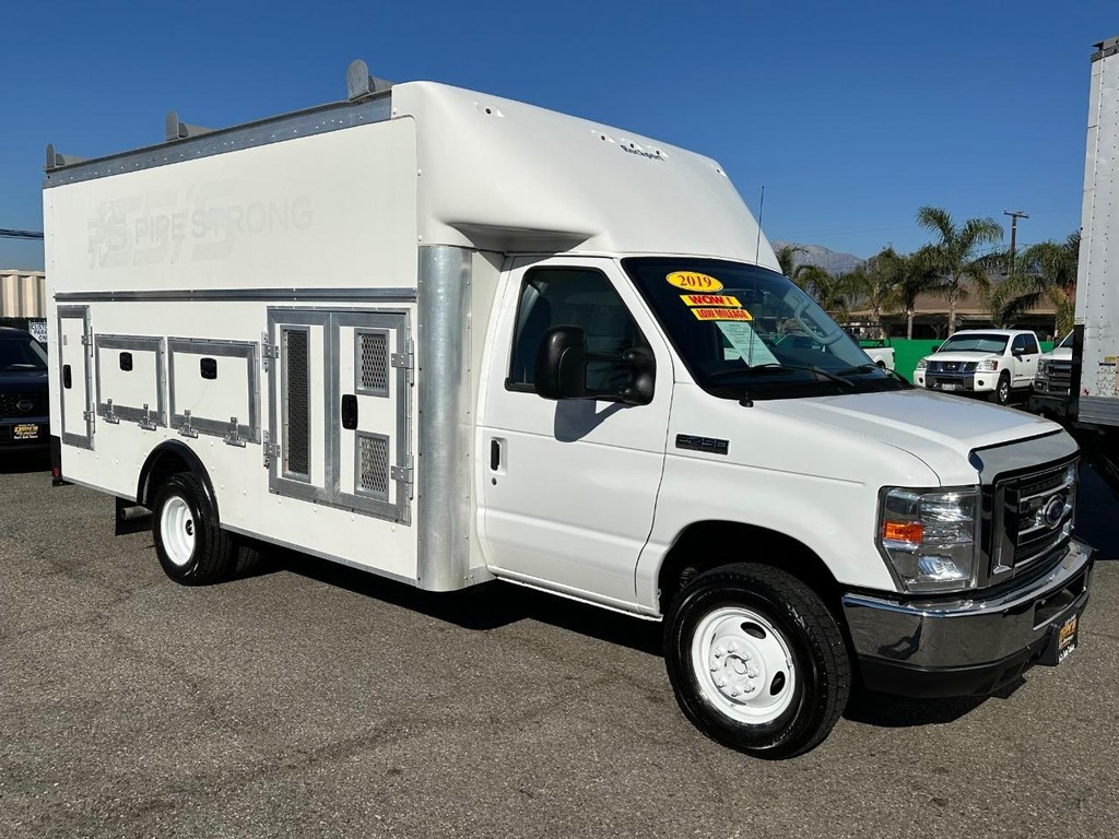 2019 Ford E-450 photo 2
