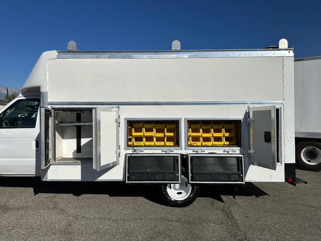 2019 Ford E-450 photo 16