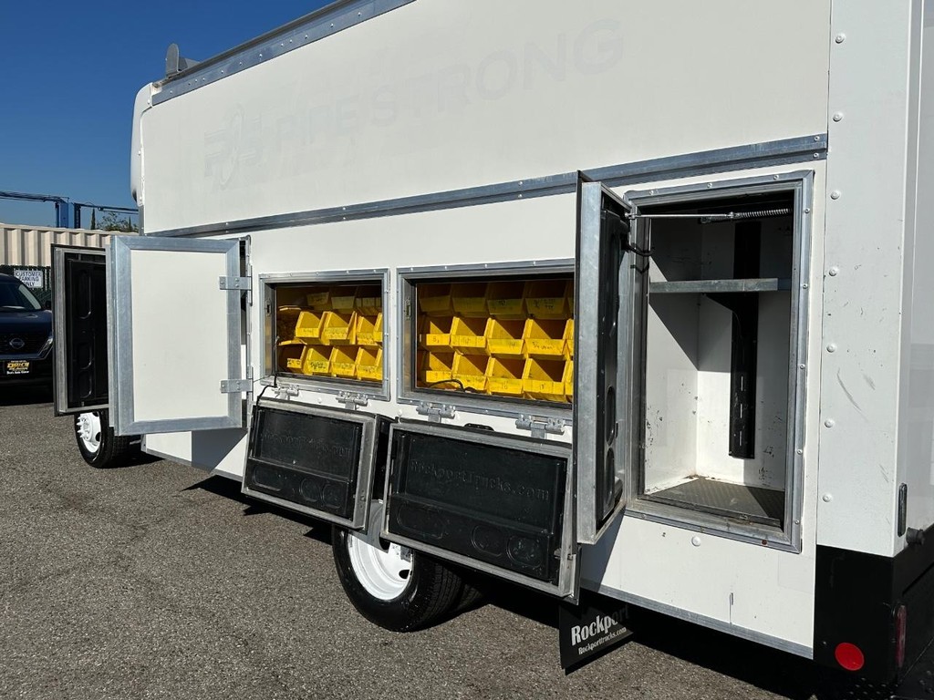 2019 Ford E-450 photo 17