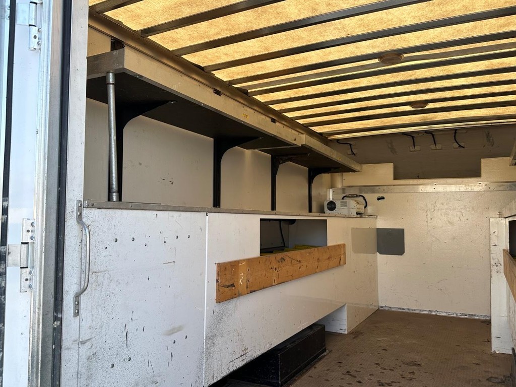 Ford E-450 Vehicle Full-screen Gallery Image 25