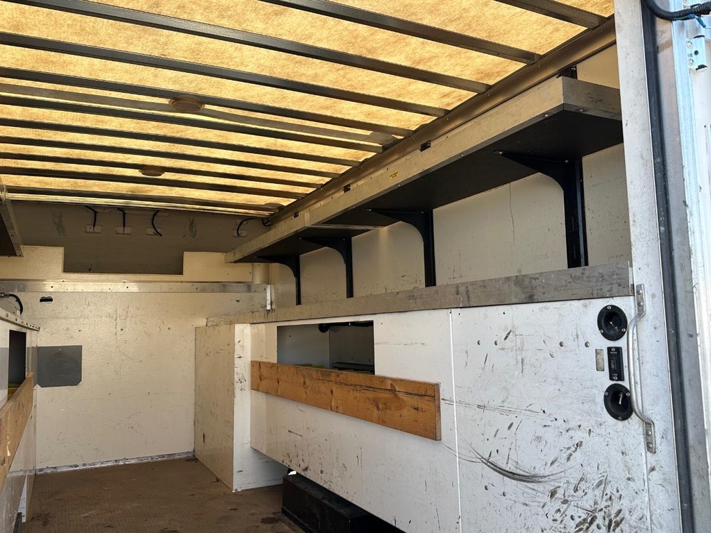 Ford E-450 Vehicle Full-screen Gallery Image 26