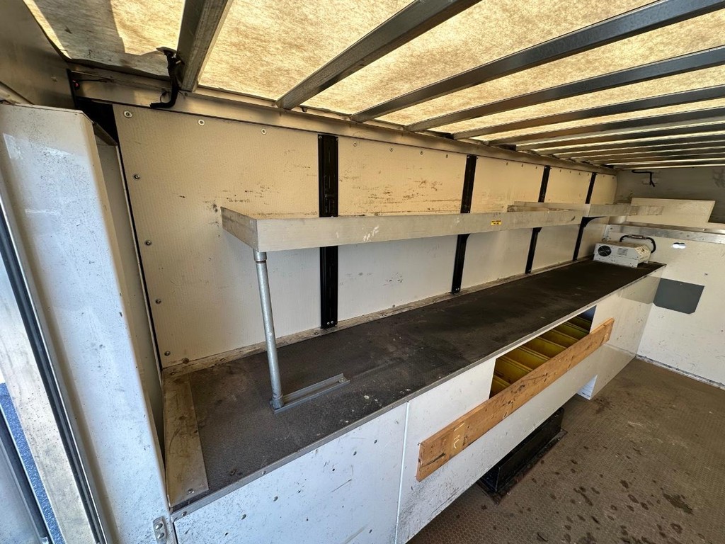 Ford E-450 Vehicle Full-screen Gallery Image 27