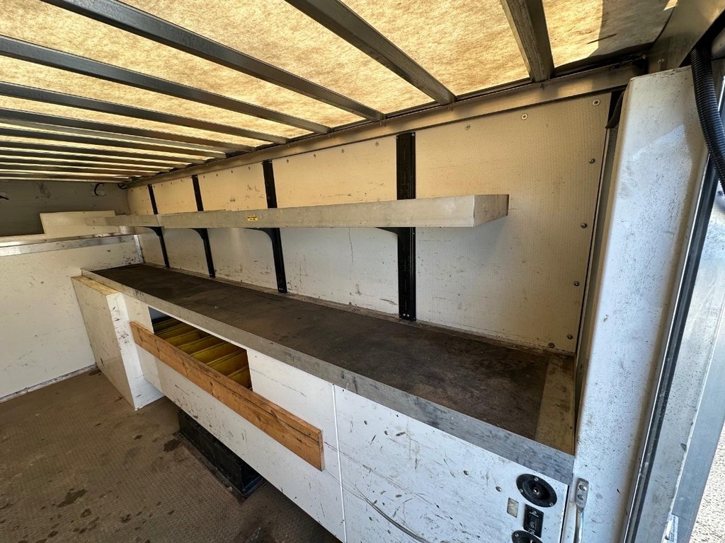 Ford E-450 Vehicle Full-screen Gallery Image 28