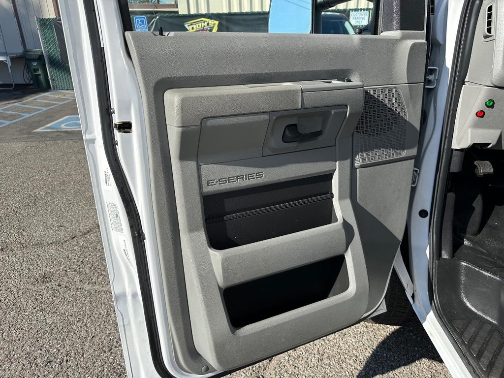 2019 Ford E-450 photo 19