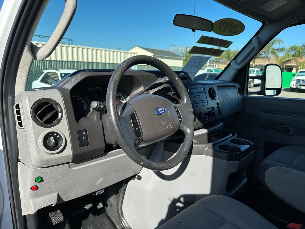 2019 Ford E-450 photo 20