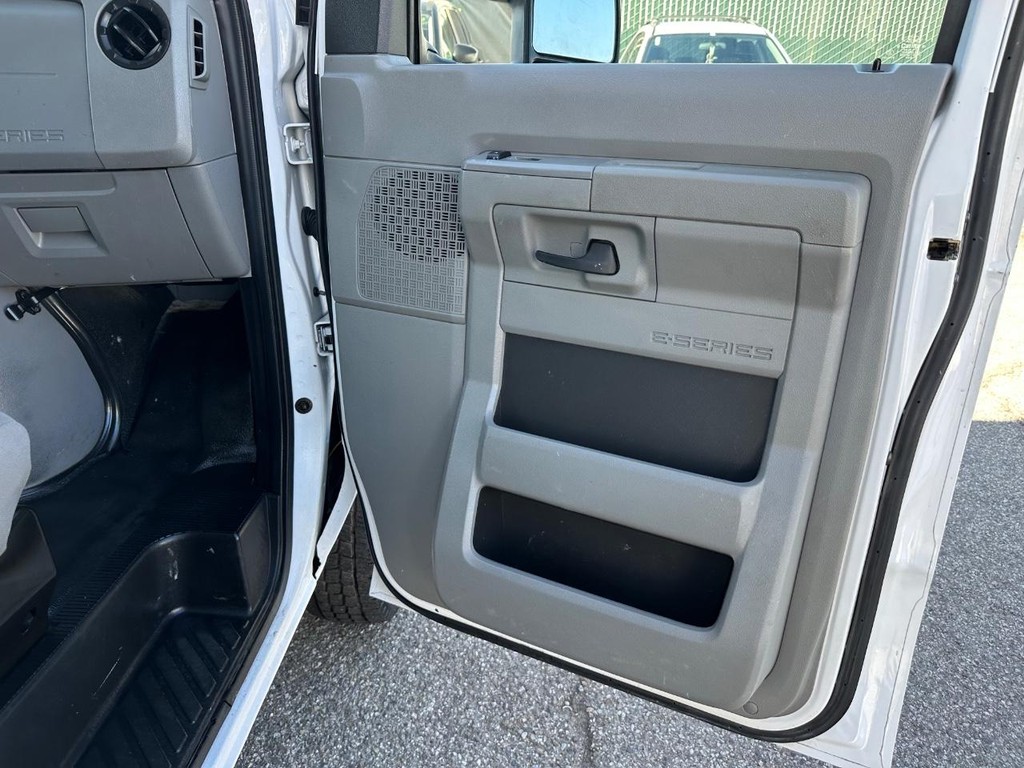 2019 Ford E-450 photo 21