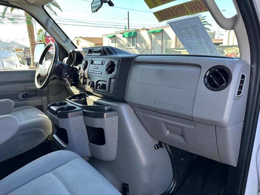 2019 Ford E-450 photo 22