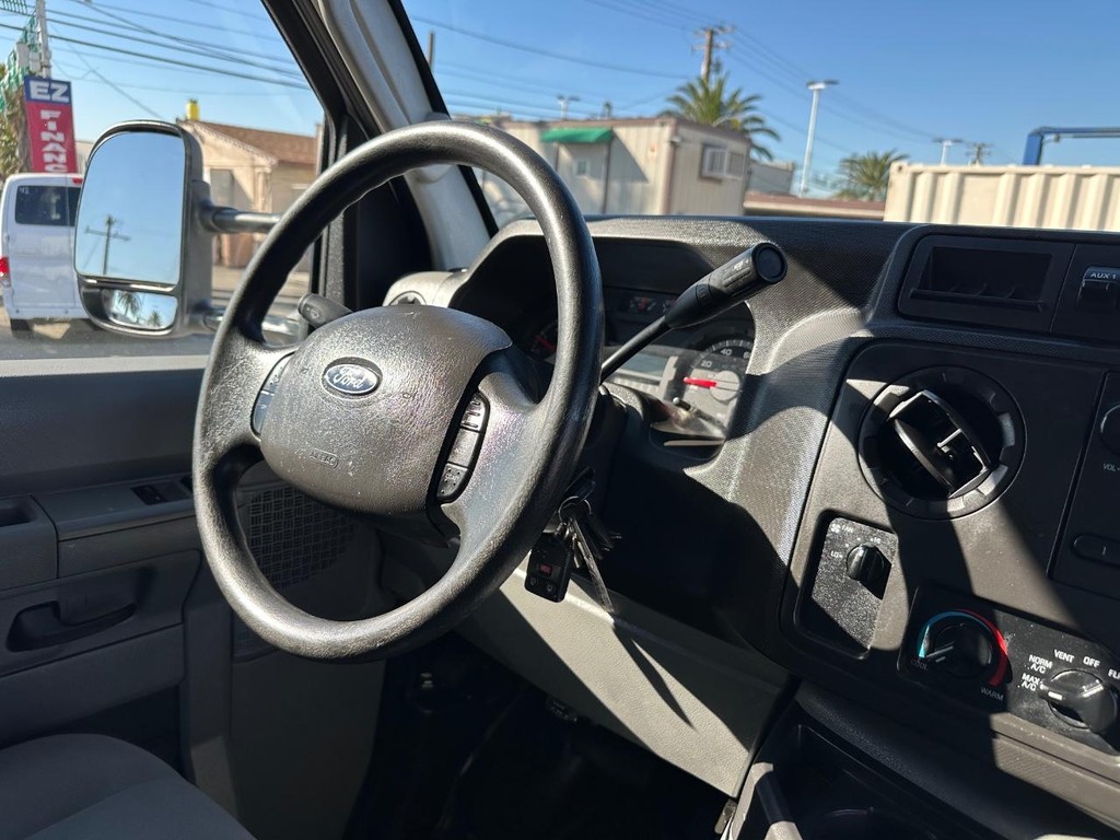 2019 Ford E-450 photo 23