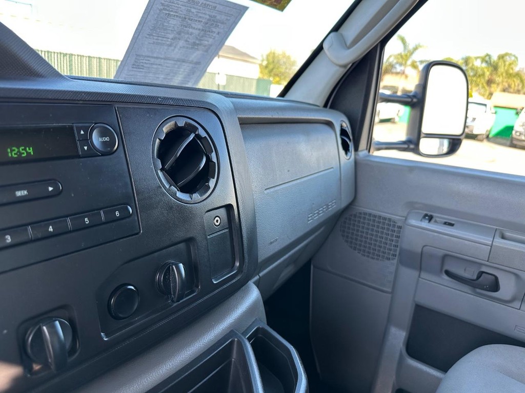 2019 Ford E-450 photo 25
