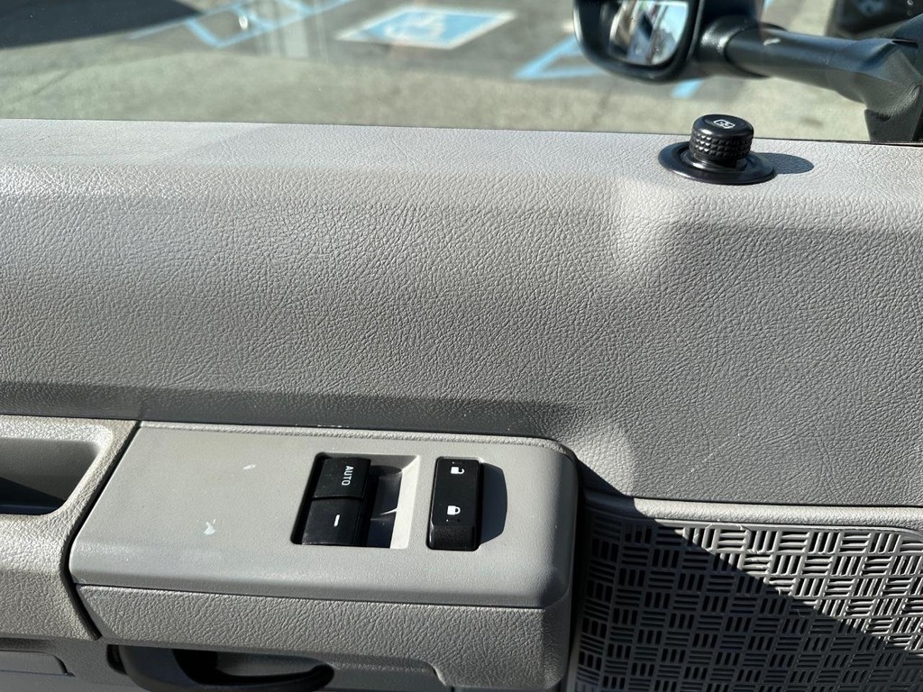 2019 Ford E-450 photo 26