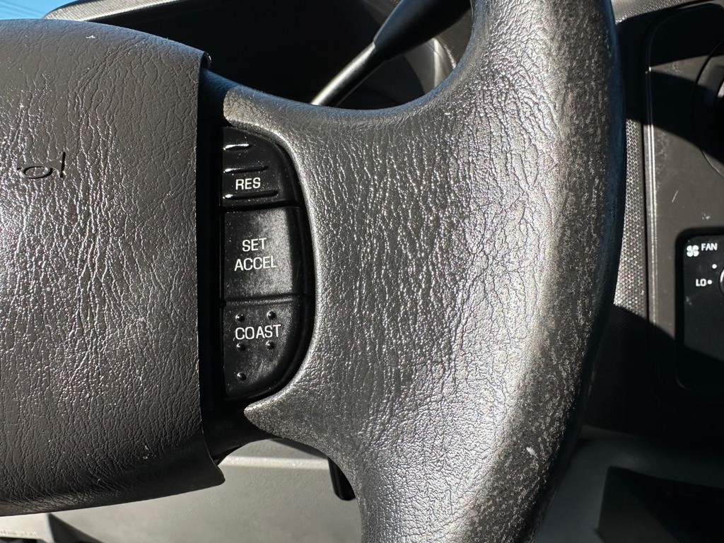 2019 Ford E-450 photo 28