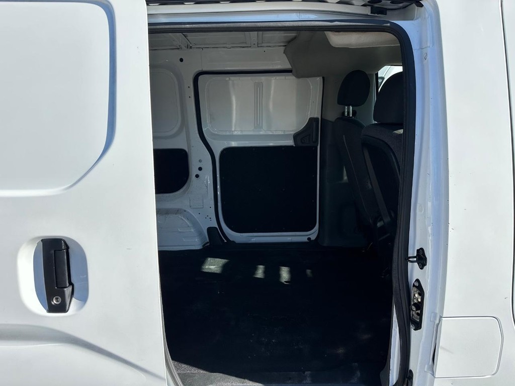 2016 Nissan NV200 SV photo 19