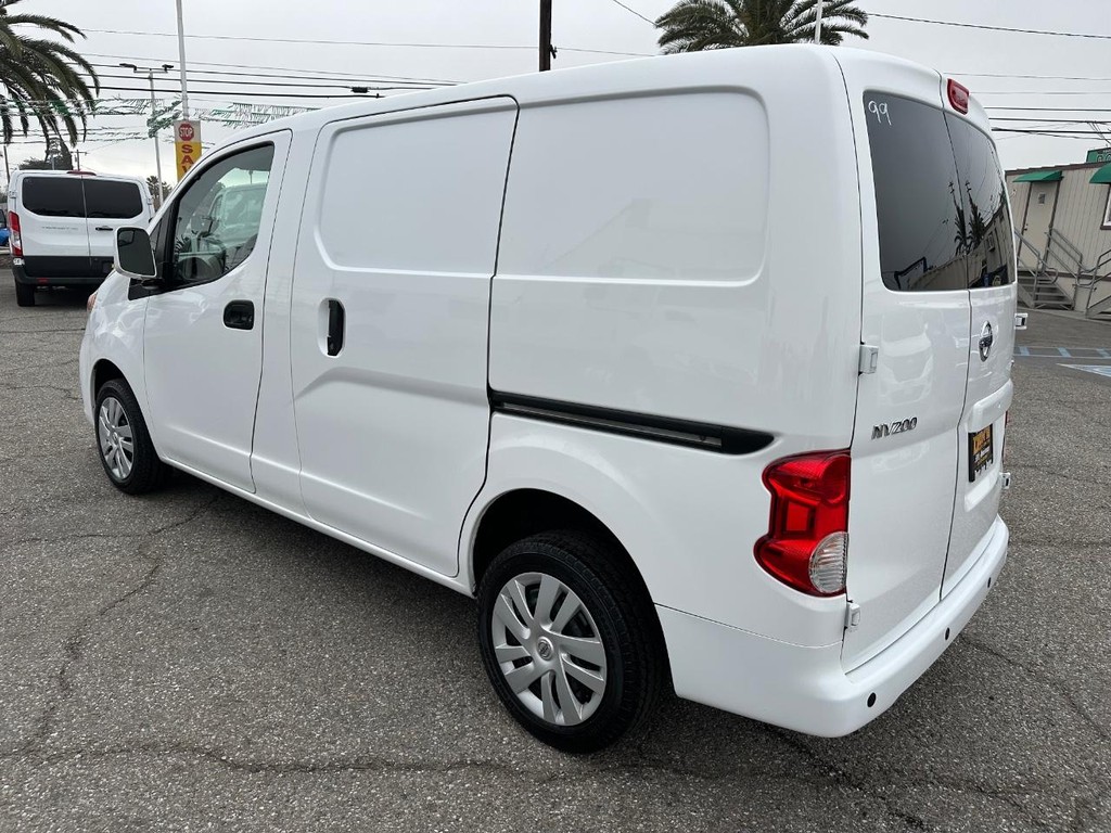 2021 Nissan NV200 null photo 10