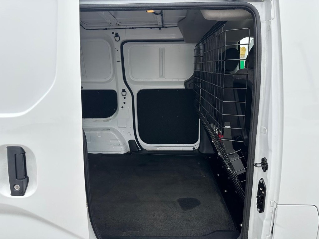 2021 Nissan NV200 null photo 19