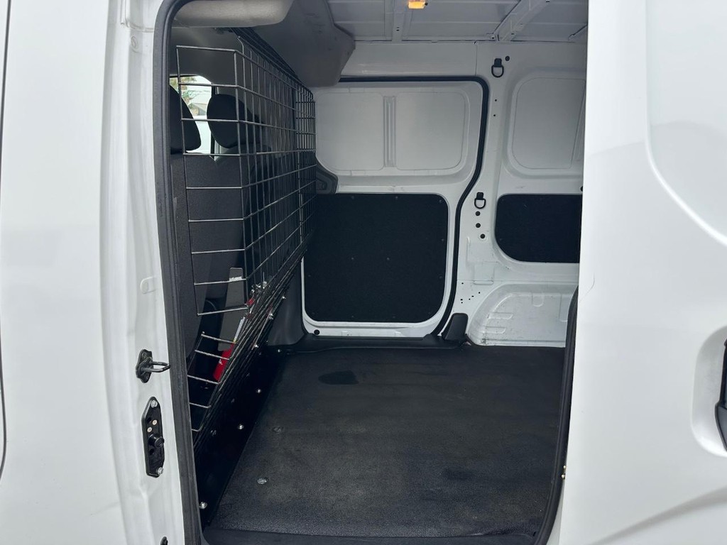 2021 Nissan NV200 null photo 22