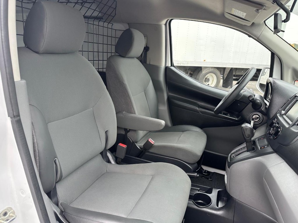 2021 Nissan NV200 null photo 32