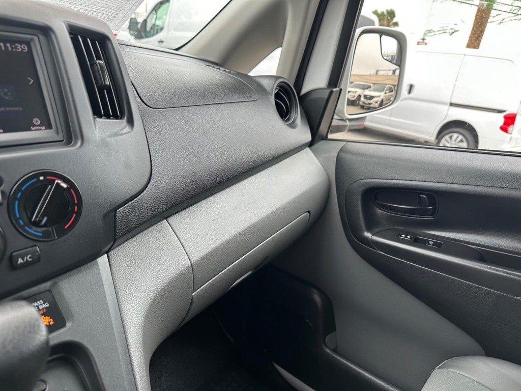 2021 Nissan NV200 null photo 36