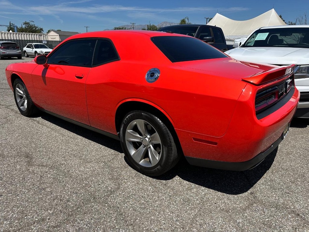 Dodge Challenger Vehicle Full-screen Gallery Image 09