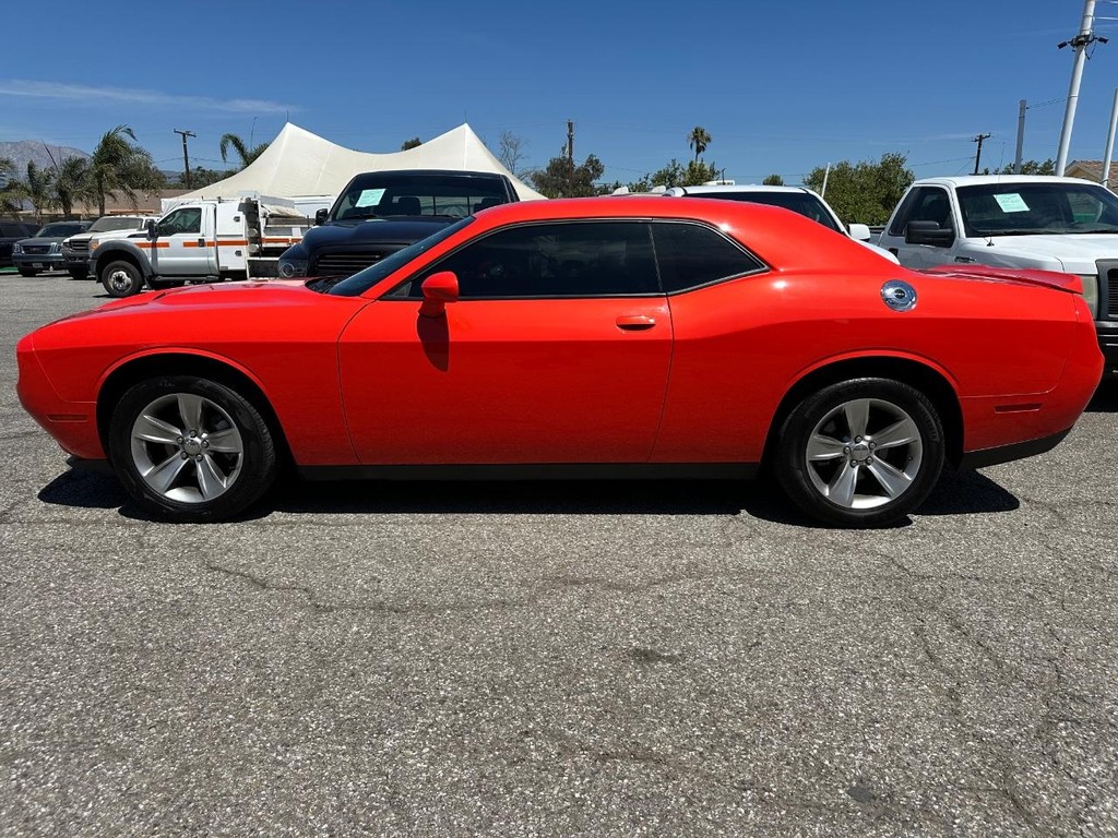 Dodge Challenger Vehicle Full-screen Gallery Image 11
